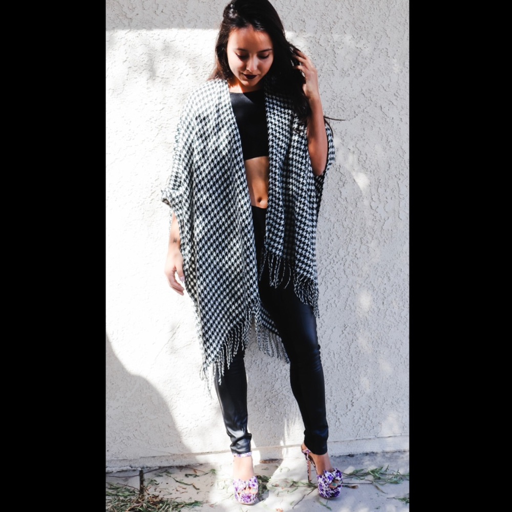 Black/White Shrug/Poncho